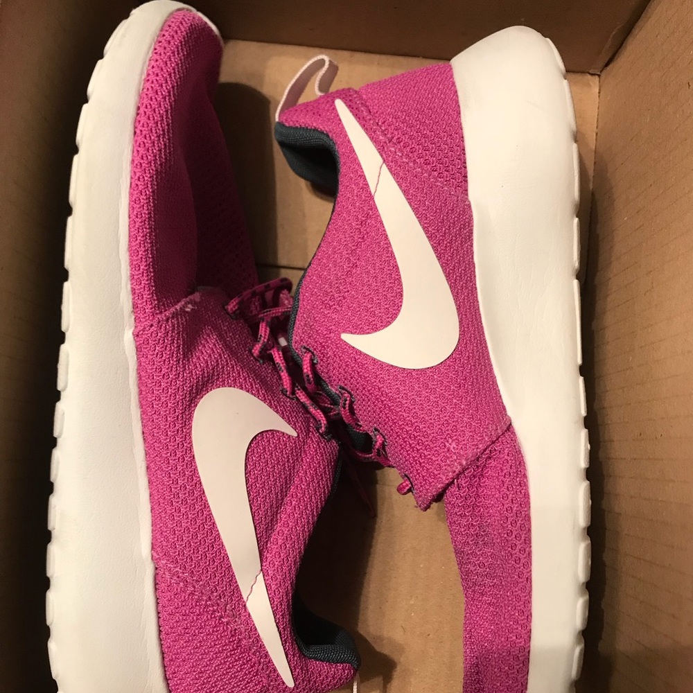 Nike Roshes size 8. Worn only a few times.